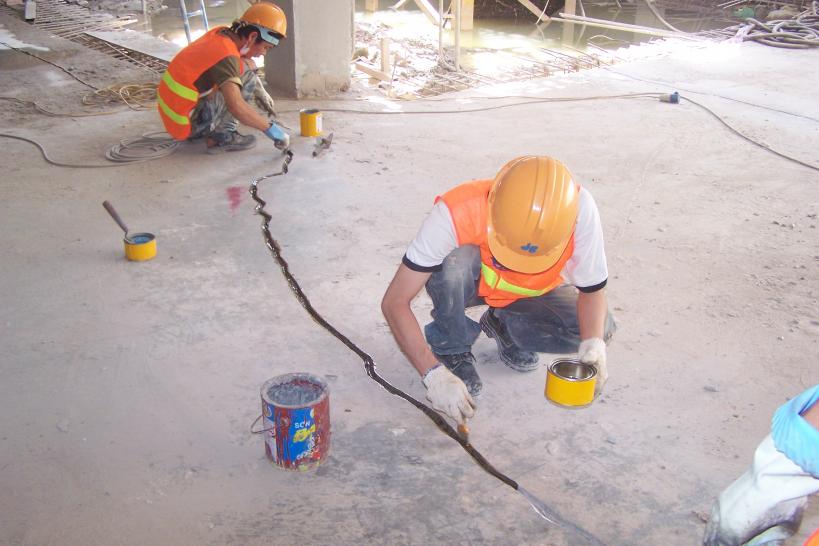 Nhà xưởng bị nứt phải làm sao?